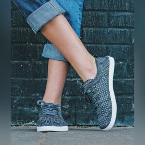 Suavs Women's Knit Sneakers - Grey